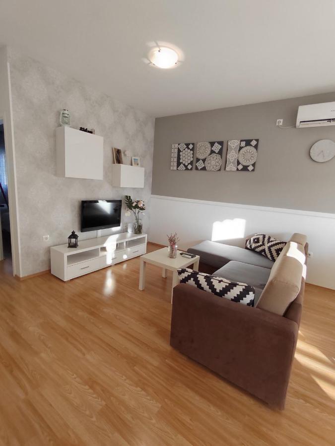 Apartments Karla I Ivano Mandre Luaran gambar