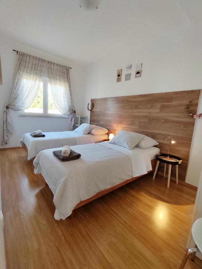Apartments Karla I Ivano Mandre Luaran gambar