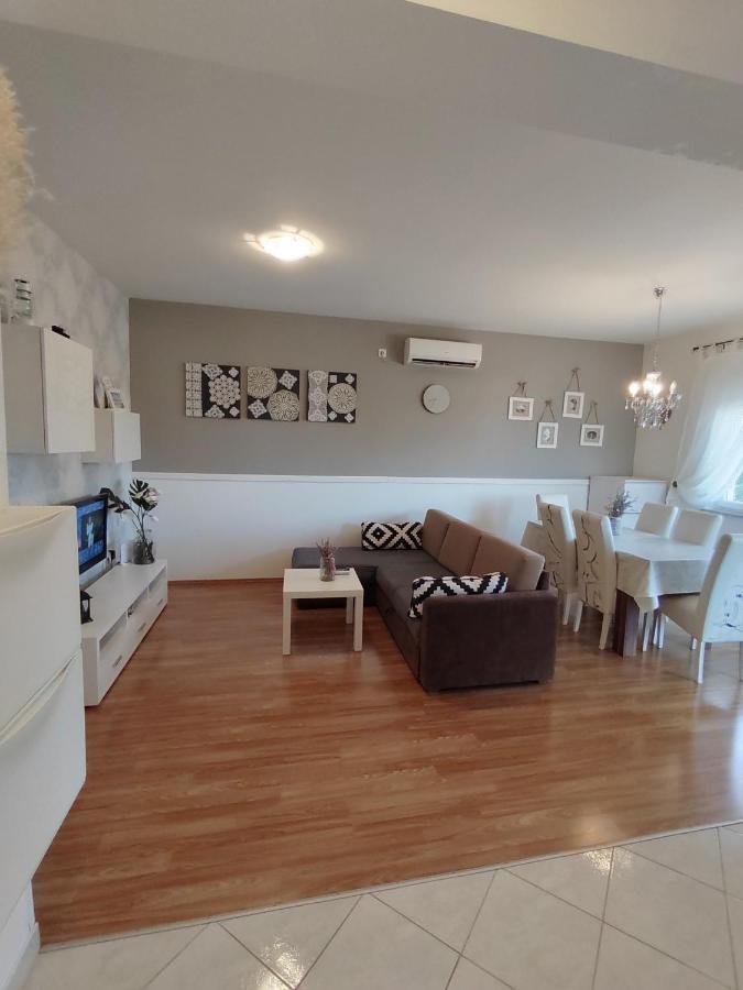 Apartments Karla I Ivano Mandre Luaran gambar