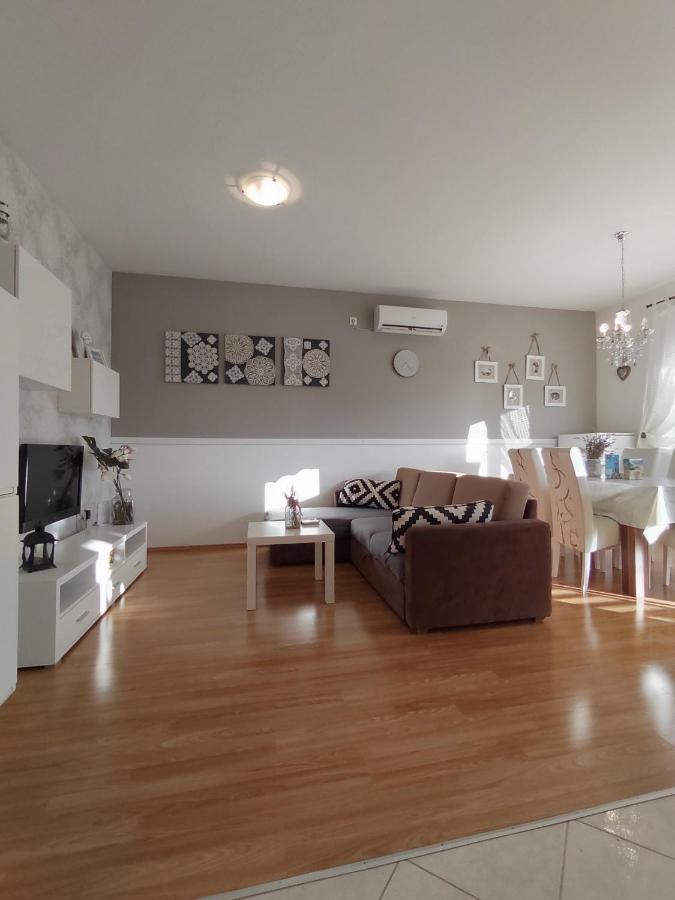 Apartments Karla I Ivano Mandre Luaran gambar