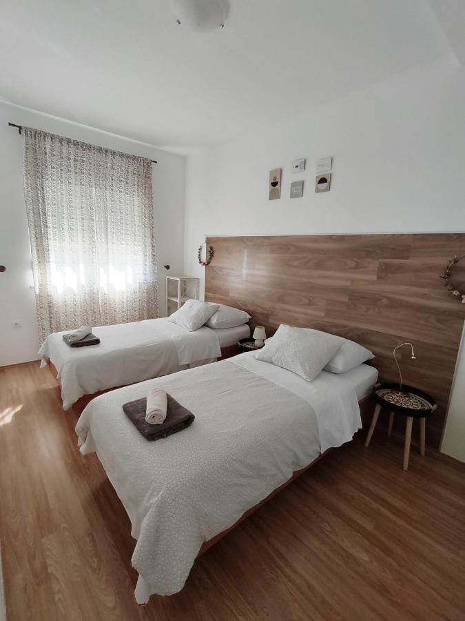Apartments Karla I Ivano Mandre Luaran gambar