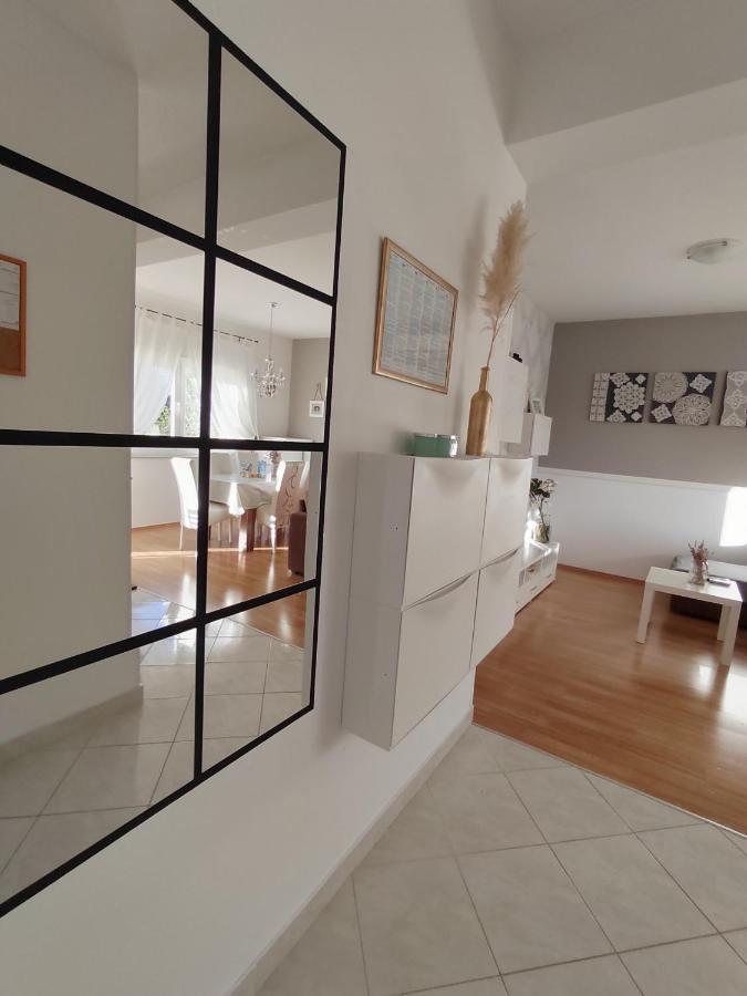 Apartments Karla I Ivano Mandre Luaran gambar