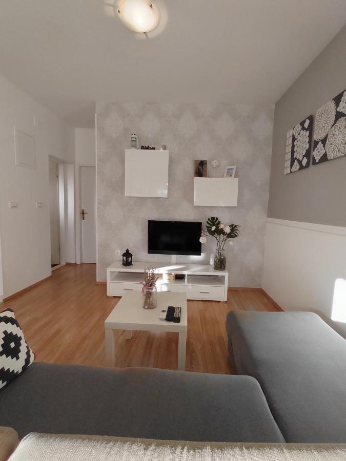 Apartments Karla I Ivano Mandre Luaran gambar